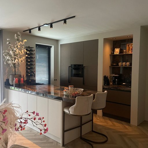 Vada kasjmir gelakt front.